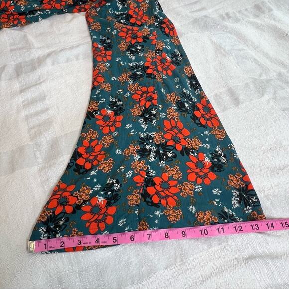 Free People Can't Take My Eyes Off You Flare Floral Pants Green Size M - Picture 8 of 13